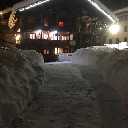 Hirsch Haus *